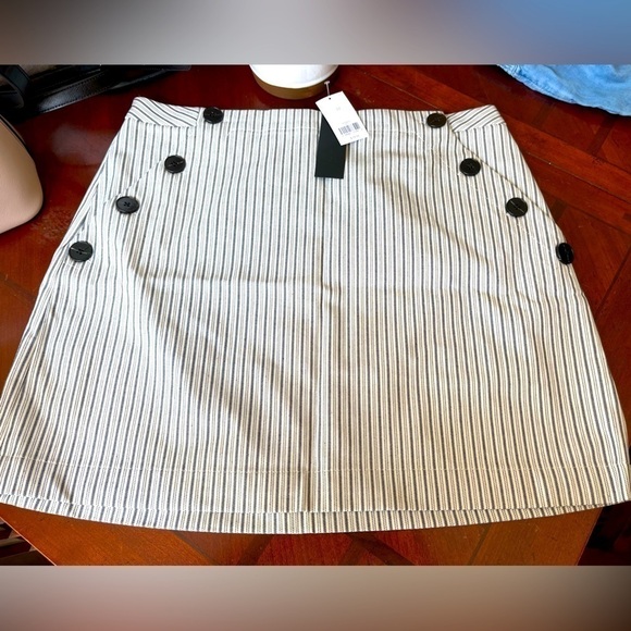 Banana Republic Skirt - Size 12 NWT - Picture 1 of 2
